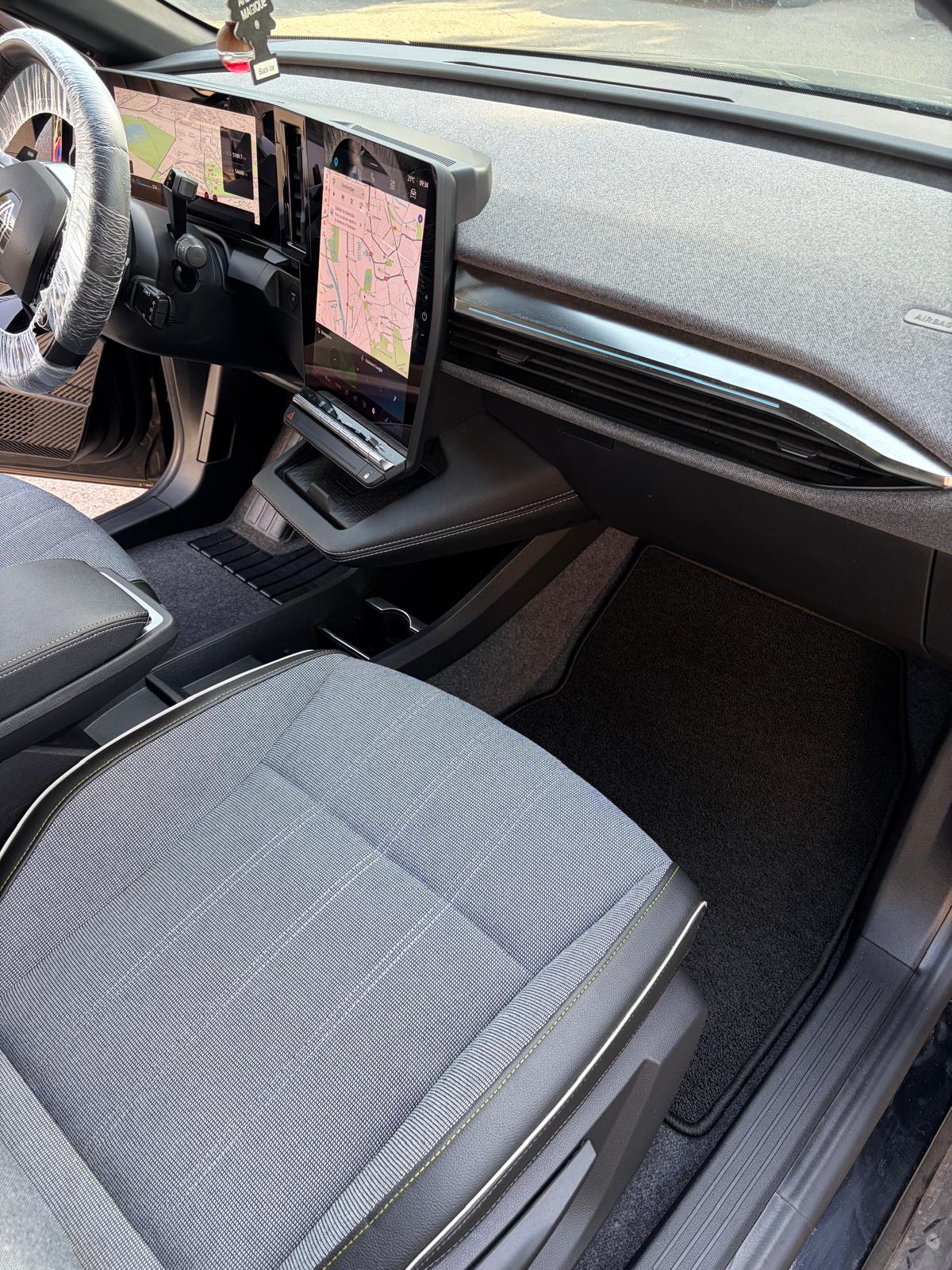 Intérieur de véhicule après detailing complet par ProClean Empire